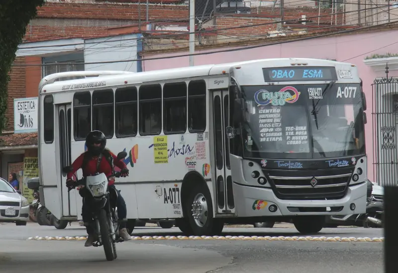 La iniciativa señala que la inclusión expresa de este modelo en la legislación estatal responde a la necesidad de transitar hacia un esquema de transporte moderno, regulado, transparente y eficiente. ## Foto: Emilio Morales / Archivo