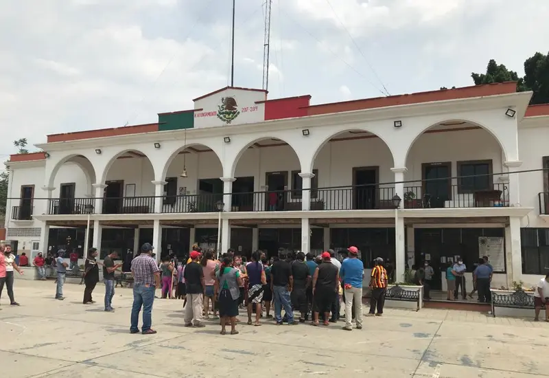 El tribunal federal señala que el TEEO si fundó y motivó debidamente su determinación sin que le asista la razón a la parte actora respecto a la presunta inviabilidad de celebrar asambleas seccionales.