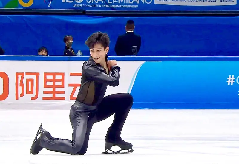 El mexicano Donovan Carrillo obtuvo el tercer lugar en el clasificatorio de patinaje artístico sobre hielo en Beijing, China