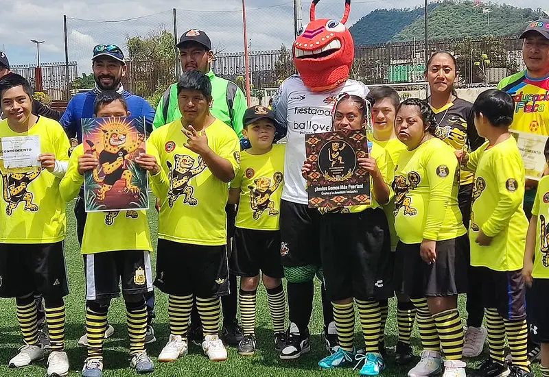 Durante el evento los visitó la mascota de los Alebrijes de Oaxaca