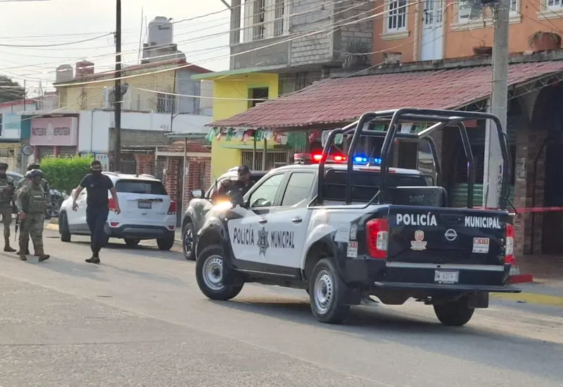 Elementos de diversas corporaciones policiacas llegaron al lugar, sin que hubieran detenidos.