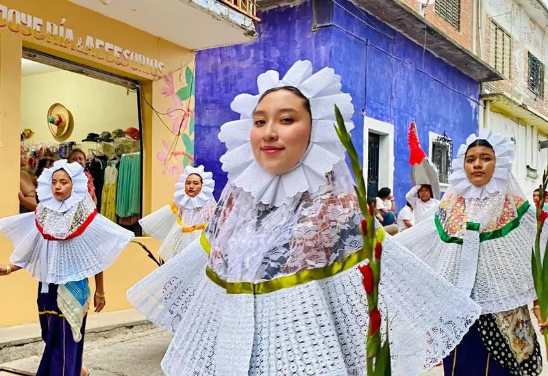 fiesta_religion_pueblo