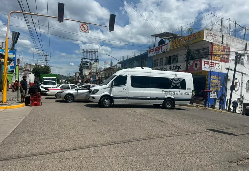 Los taxistas provocaron caos en Huajuapan.