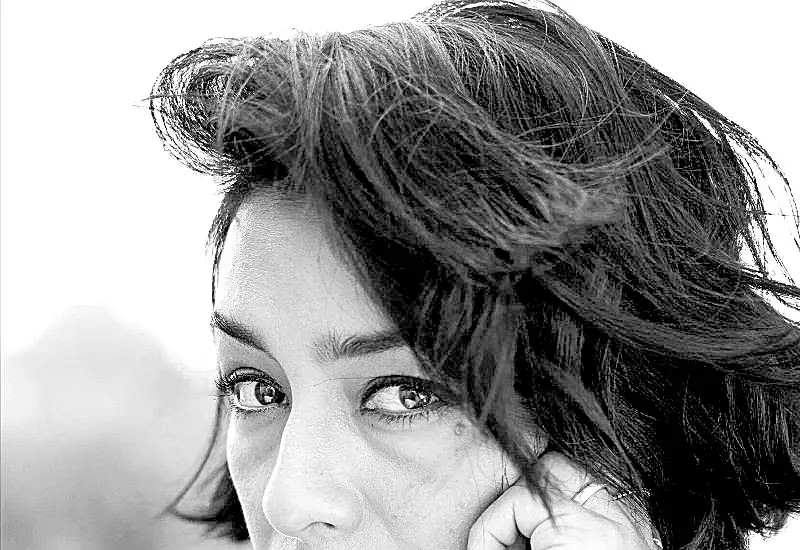 Adriana Paz, una actriz de enorme sensibilidad y fuerza, da vida a Hilda.