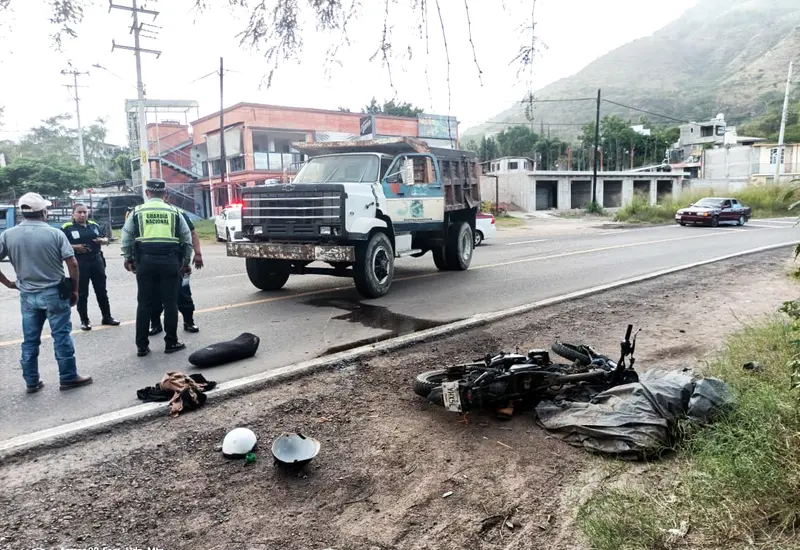 El hombre, de 43 años de edad, perdió la vida debido a la gravedad de las lesiones, tras sufrir un percance en motocicleta.