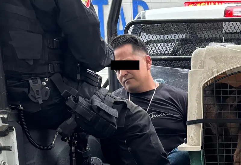 policias_arma_detenido