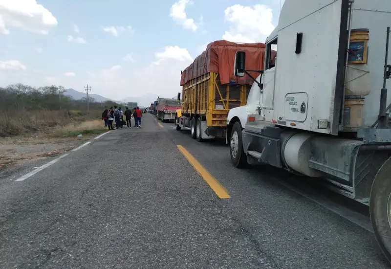 Pobladores de Puente Madera bloquearon para exigir justicia por jóvenes atropellados.