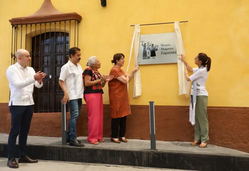 Sheinbaum rinde homenaje a Zapata y promete seguir combatiendo privilegios.