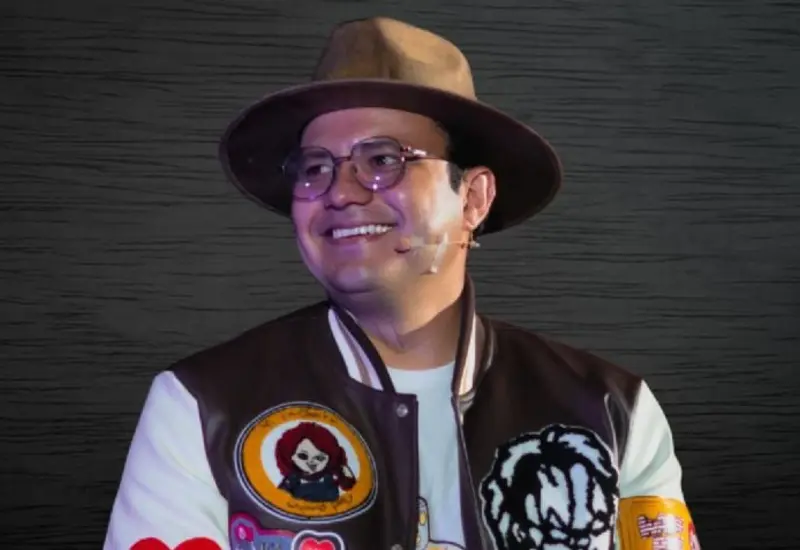 El youtuber fue operado tras detectarle un carcinoma en un dedo.