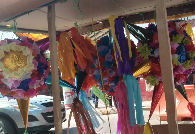 ¡Reviven las piñatas! Artesanos aprovechan el Día del Niño.