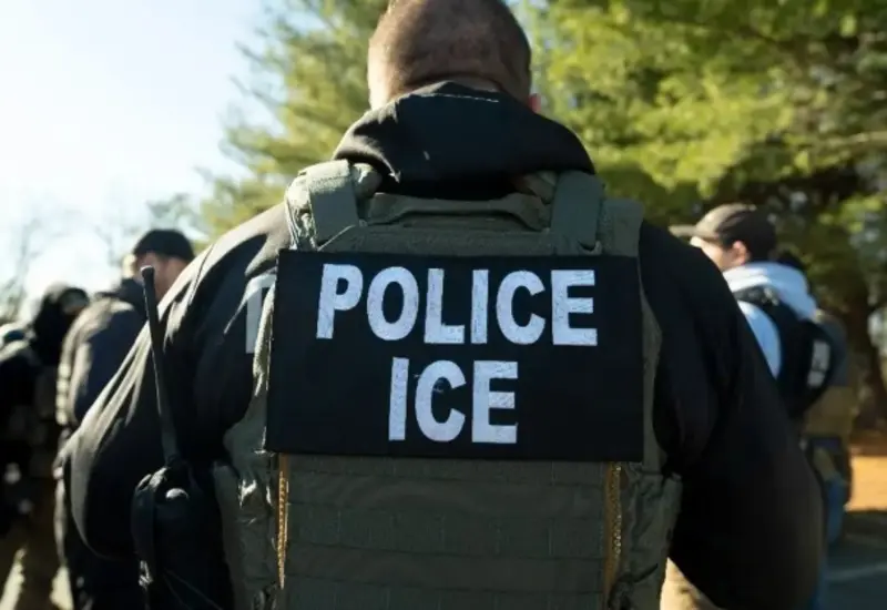 Rafael Zaga permanece bajo custodia del ICE.