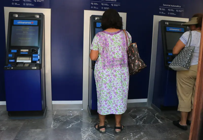 Algunas sucursales en supermercados sí abrirán en horario habitual.
