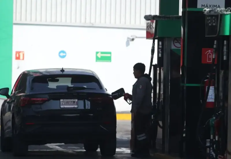 Hay un acuerdo para que la gasolina magna se mantenga por debajo de los 24 pesos el litro.