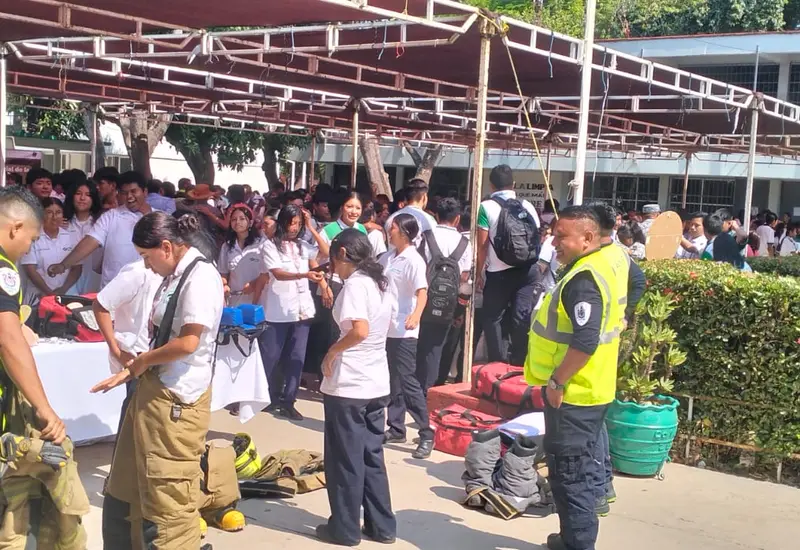 Bomberos y autoridades refuerzan cultura de prevención en escuelas del Istmo.