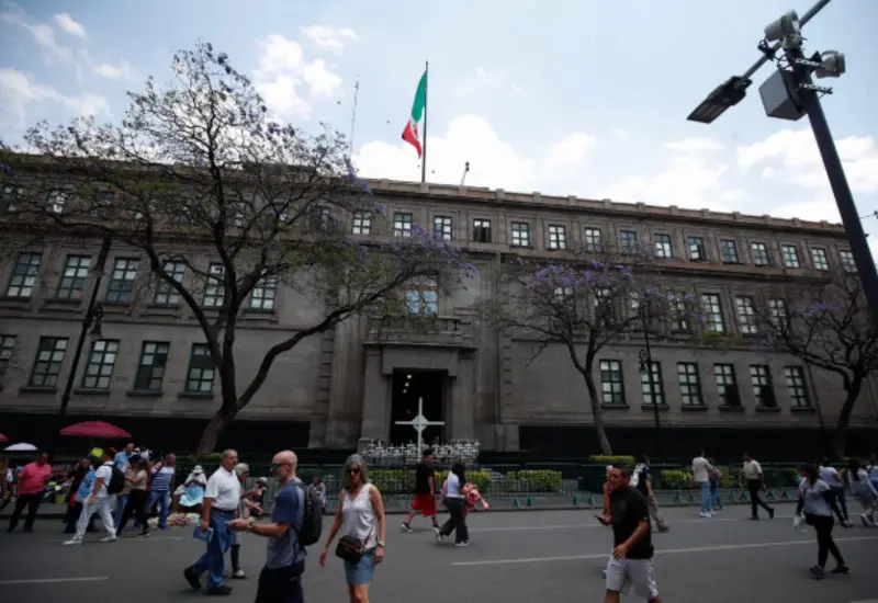 Los casos impugnan límites a pensiones superiores al tope legal.