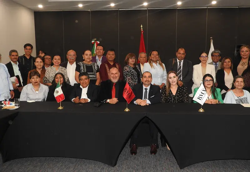 Abogados de Oaxaca se reunieron para compartir un desayuno y escuchar el conversatorio "La tenencia de la tierra social, actualidad, problemática y perspectiva".