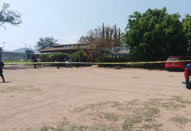 Ataque armado en restaurante deja un hombre sin vida.
