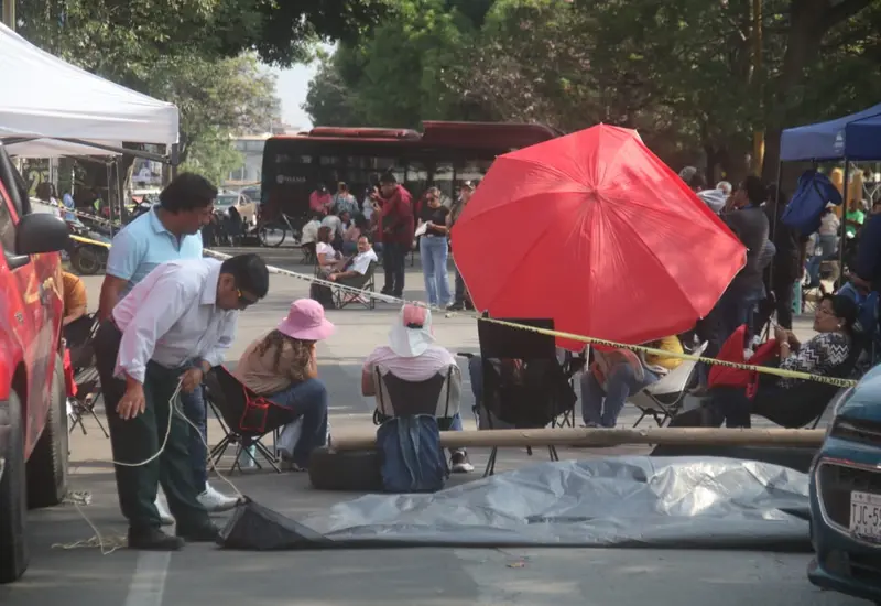 Avenida Universidad paralizada por protesta del sector educativo.