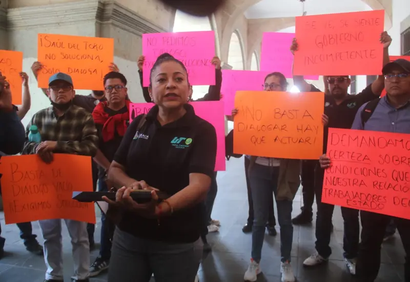 UTVCO en paro: trabajadores protestan frente al Palacio de Gobierno.