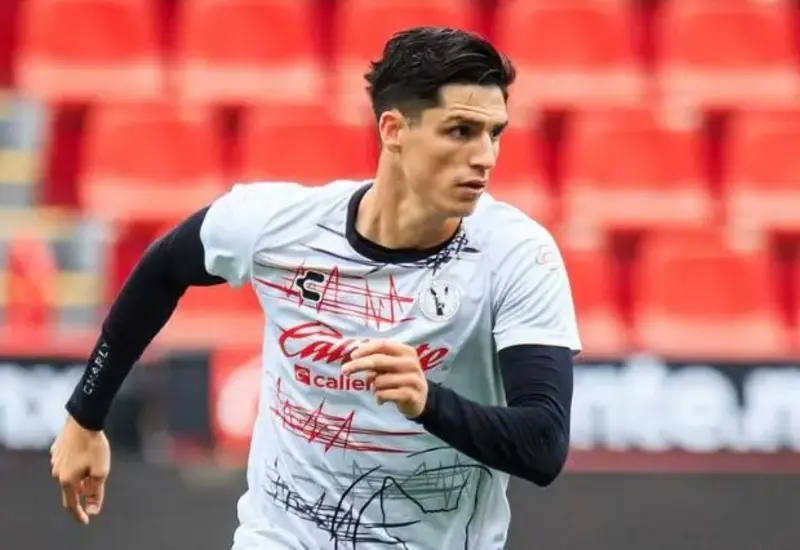 El defensa Aarón Mejía es presentado como uno de los dos nuevos refuerzos del Club América para la próxima temporada.