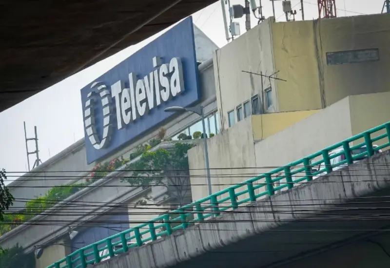 Imagen que ilustra la caída del 1.21 por ciento en el valor de las acciones de Grupo Televisa en la bolsa de valores mexicana.