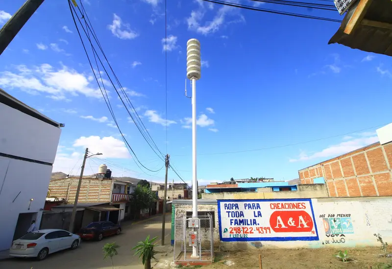 Habitantes de Oaxaca reciben la notificación de la alerta sísmica en sus teléfonos celulares, advirtiendo sobre un sismo de intensidad severa.