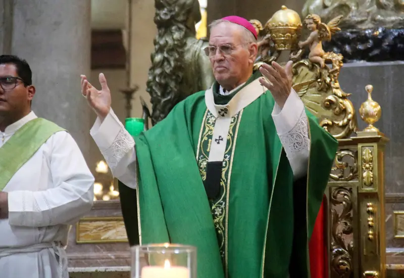 El arzobispo, conocido como el mitrado, se dirige a los fieles pidiendo dar testimonio de hermandad para sanar corazones de la desesperanza.