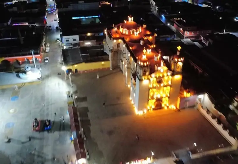 Escena del crimen en el centro de Ejutla de Crespo, donde un hombre fue asesinado, marcando el segundo homicidio en 48 horas.