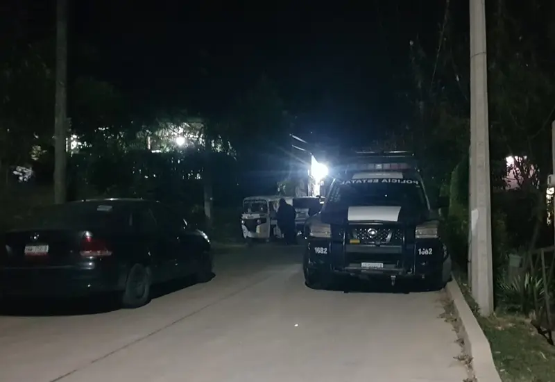 Escena de la agresión armada ocurrida en el centro de Santa Cruz Etla, donde una balacera dejó como saldo una persona fallecida.