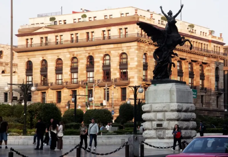 La junta de gobierno del Banco de México (BdeM) durante el anuncio de los recortes graduales a la tasa de interés del país.