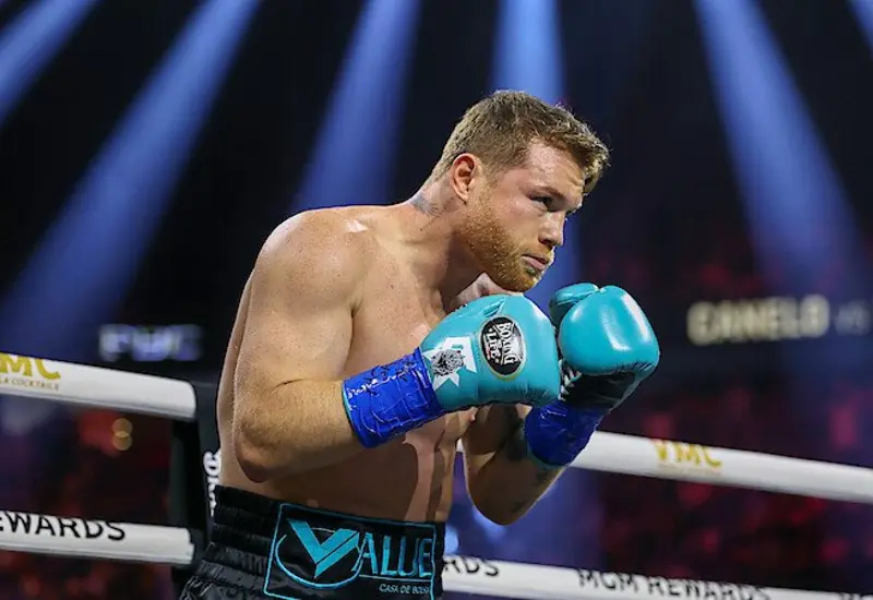 El boxeador mexicano Saúl 'Canelo' Álvarez, quien anuncia su regreso al cuadrilátero con una pelea programada para el 12 de septiembre de 2026.