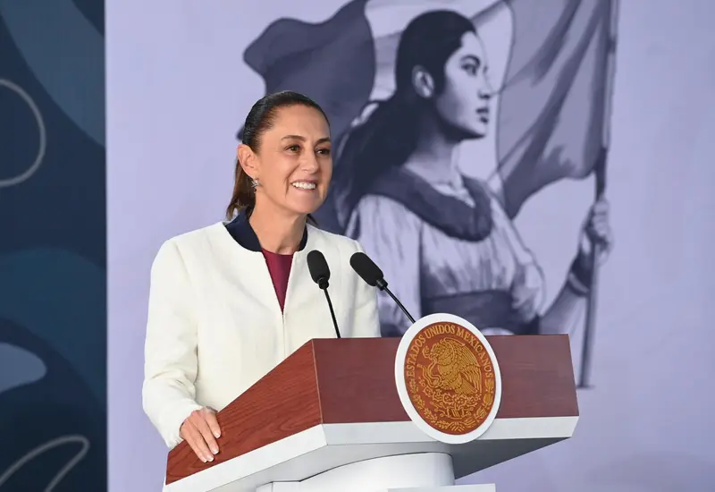 La mandataria Claudia Sheinbaum informa sobre la caída histórica de homicidios dolosos, atribuyendo el éxito a la Estrategia Nacional de Seguridad.