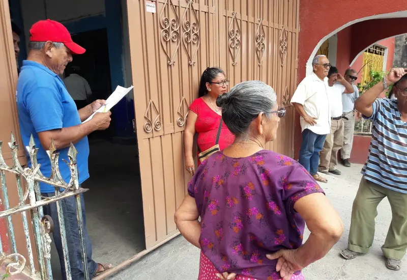 Un grupo de comuneros de la comunidad de Lieza reunidos para exigir una rendición de cuentas clara a sus autoridades.