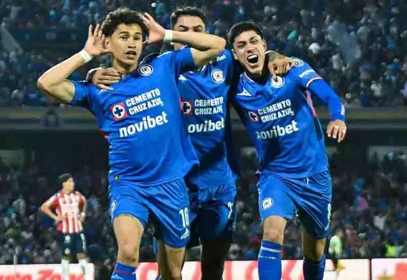 El club Cruz Azul inicia una renovación de su plantel, dando salida a jugadores mayores de 30 años para apostar por talento joven.