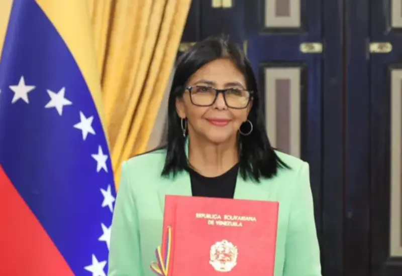 Delcy Rodríguez, vicepresidenta de Venezuela, cuyo liderazgo es cuestionado por la CIA y se le exige romper lazos con enemigos de EU.
