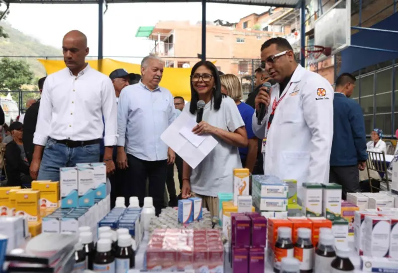 La vicepresidenta de Venezuela, Delcy Rodríguez, durante un discurso en La Guaira donde defendió la legalidad y autoridad del gobierno venezolano.