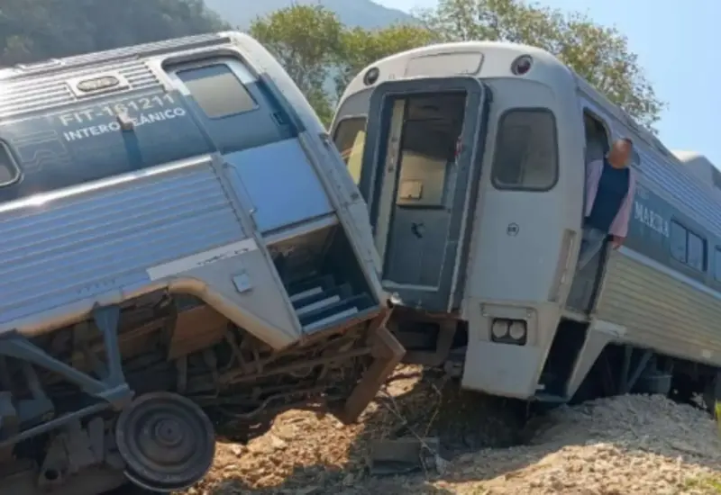 Autoridades ofrecen detalles a los medios de comunicación sobre la tragedia del descarrilamiento del tren ocurrido en la zona de Punta Conejo.