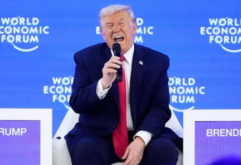 El entonces presidente Donald Trump durante el Foro Económico Mundial en Davos, en una discusión con Mark Carney, a quien le exigió cuidar sus palabras.
