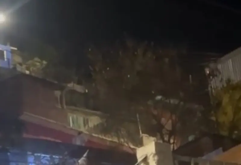 Imagen de un hombre herido por arma blanca durante el violento enfrentamiento entre cholos ocurrido en San Juan Chapultepec, Oaxaca.