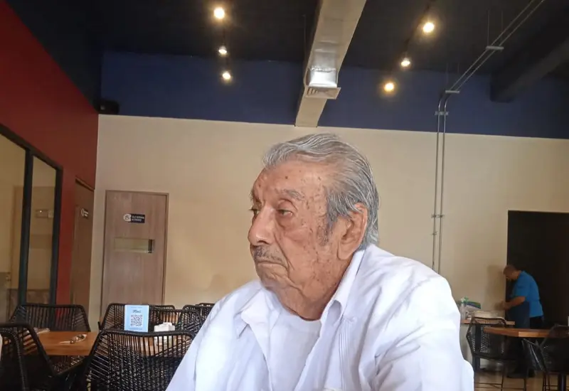 Retrato de Manuel Musalem, exalcalde de Juchitán, recordado por haber inaugurado la Casa de la Cultura y el nuevo mercado central.