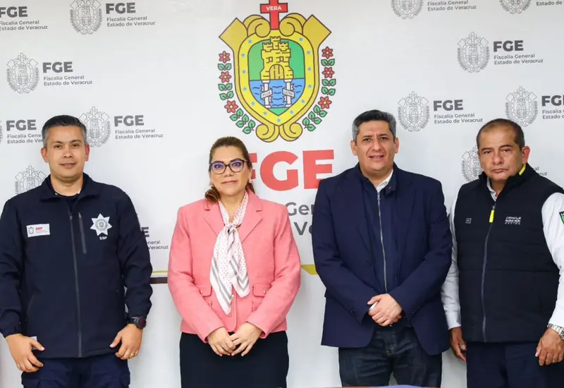 Representantes de las fiscalías de Oaxaca y Veracruz durante una reunión de trabajo para coordinar esfuerzos en materia de seguridad y combate a la delincuencia.