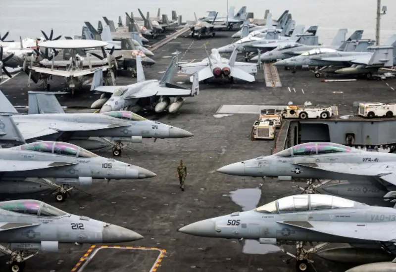 La Fuerza Aérea de Estados Unidos despliega su poder aéreo para realizar ejercicios de combate en la región del Medio Oriente.