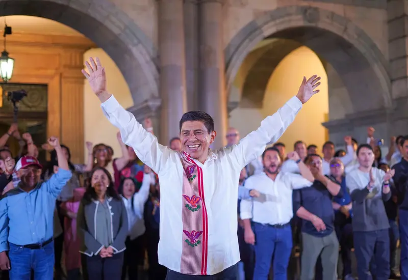 El gobernador de Oaxaca celebra su virtual triunfo en las elecciones, el cual sería ratificado con el respaldo de casi 624 mil votos.