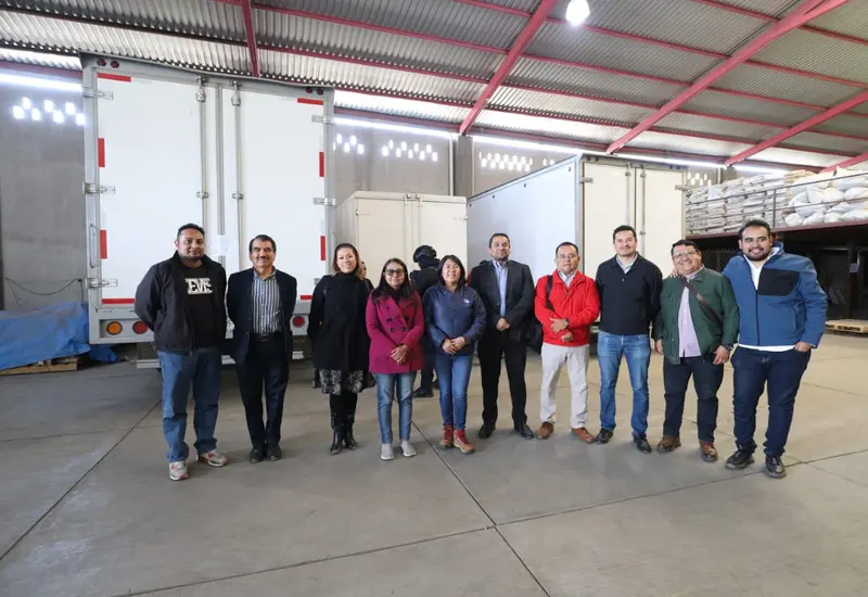 Paquetes electorales con las papeletas para la consulta de Revocación de Mandato, resguardados por personal del IEEPCO para su traslado a los consejos distritales.
