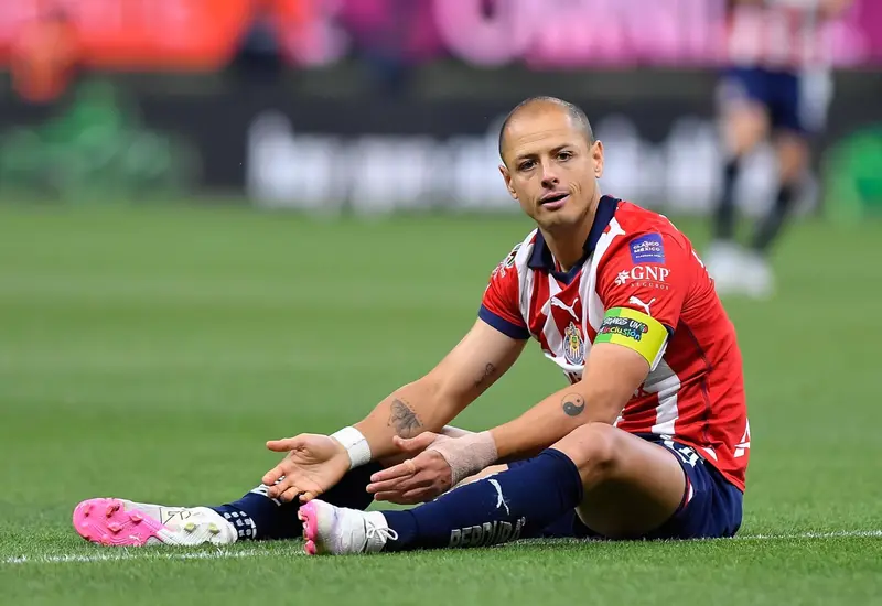 El futbolista mexicano Javier 'Chicharito' Hernández, en una fotografía que acompaña un artículo sobre el actual retroceso en su desempeño deportivo.