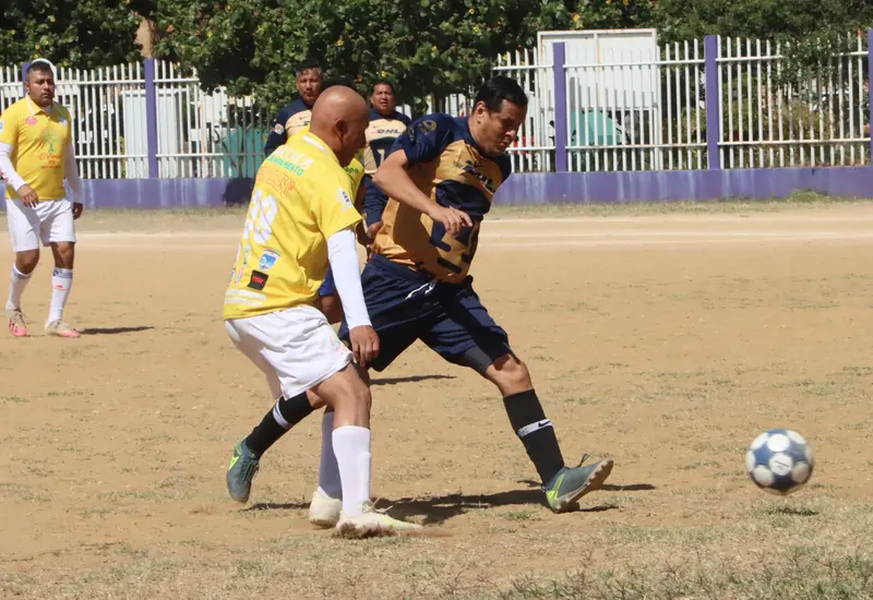 Se revive la Liga de Futbol Premier Oaxaca, un torneo que reúne a equipos conformados por jugadores veteranos de la región.