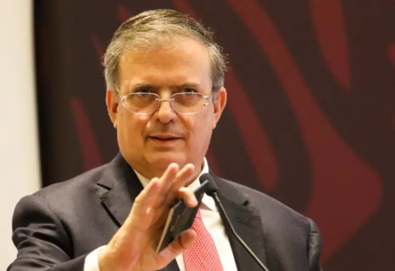El canciller Marcelo Ebrard durante una conferencia de prensa sobre la revisión del Tratado entre México, Estados Unidos y Canadá (T-MEC).