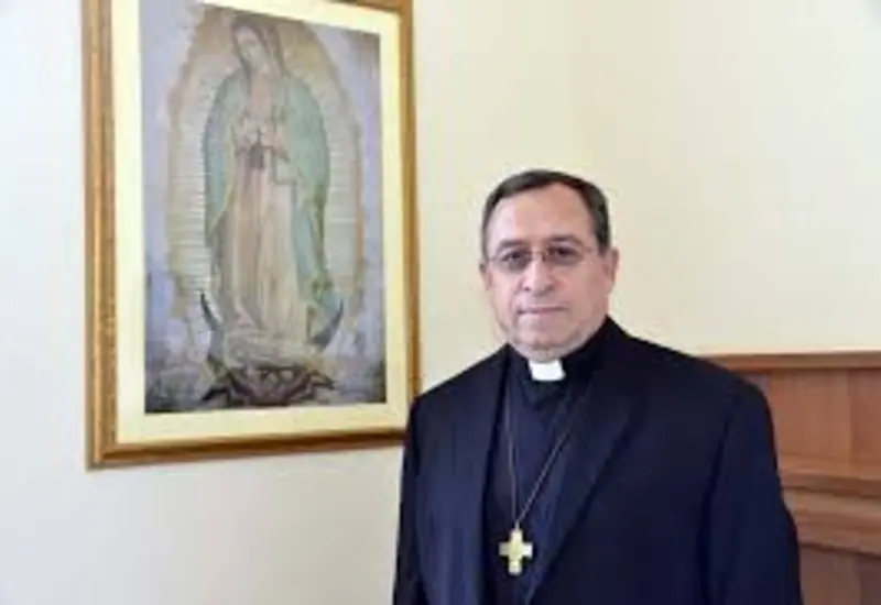 Salvador Murguía Villalobos, obispo de la Prelatura Mixe de María Auxiliadora, en un retrato fotográfico para la cobertura de su mensaje pastoral.