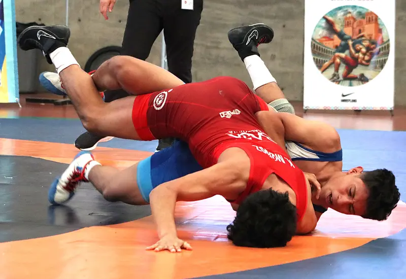 Jóvenes atletas compiten en la disciplina de luchas asociadas, el evento principal del segundo bloque de la Olimpiada Estatal 2026.
