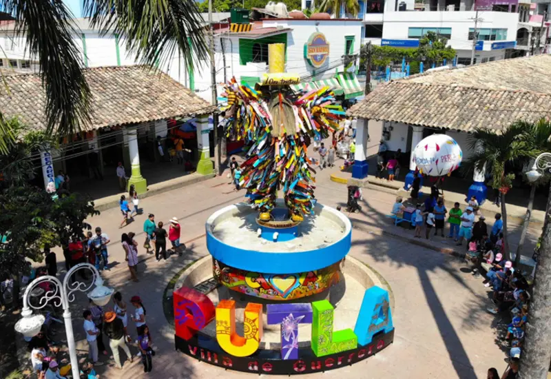 Una vista panorámica de Putla de Guerrero, Oaxaca, que refleja la incertidumbre y la pregunta sobre el futuro que enfrenta la comunidad local.